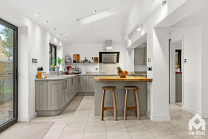 Kitchen/Family 2- click for photo gallery